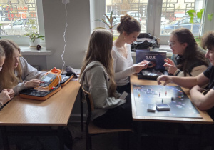 Uczniowie klasy 2a na zajciach z pierwszej pomocy